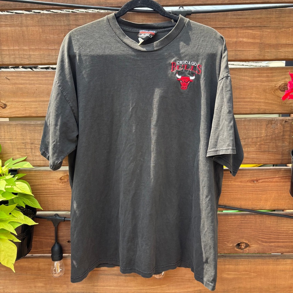 Magic Johnson T's Chicago Bulls T-Shirt Mens XL Black Fair Embroidered Logo